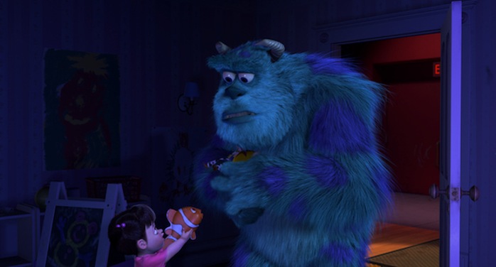 Nemo dyker även upp i Monsters Inc från 2001. Vad som gör detta extra intressant är att denna film släpptes två år innan Hitta Nemo: